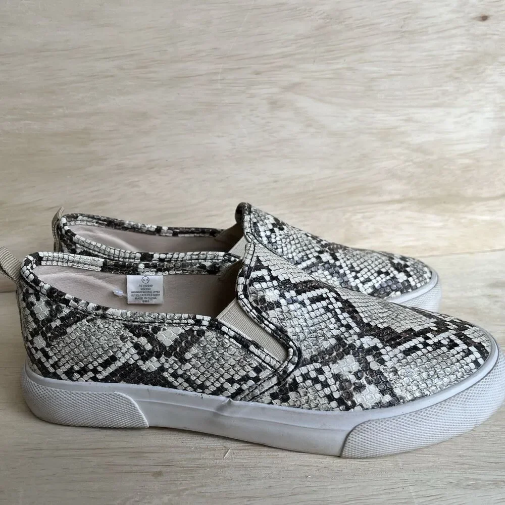 Tommy Bahama Women shoes Sz 6.5 Faux Leather Snakeskin Fashion Slip On Sneaker